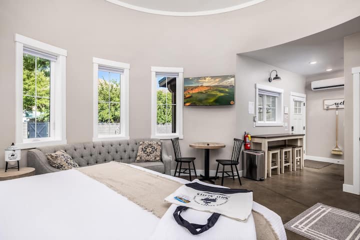 a0ecdb22-c471-46e3-81c7-9508d00e80c2