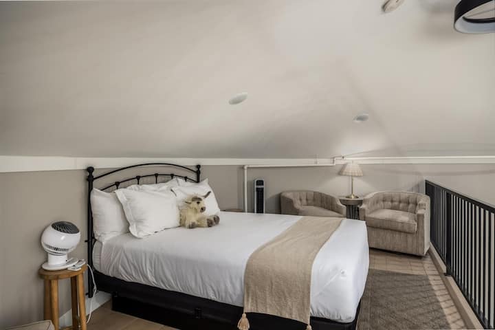 aa234687-7339-40eb-a628-0f31e9662279